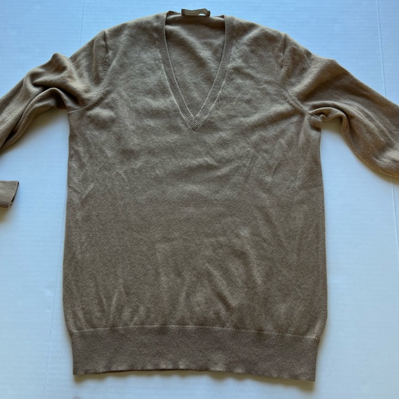 Everlane The Cashmere V-Neck in Camel Sweater M - Picture 5 of 14